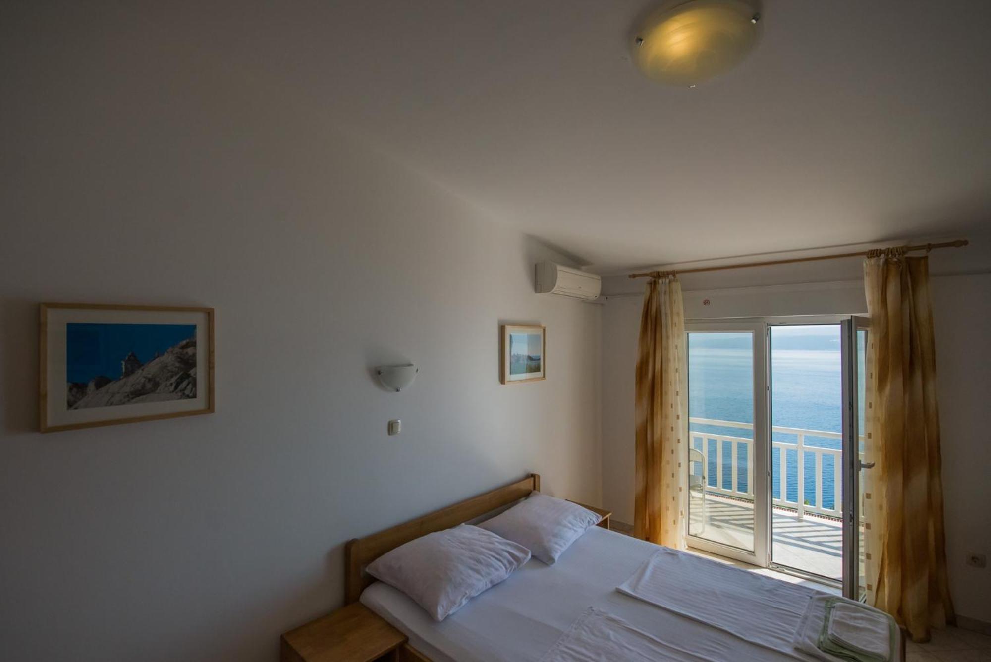 Bed And Breakfast Pero 3 Min Walk To The Beach Lokva Rogoznica Exterior foto