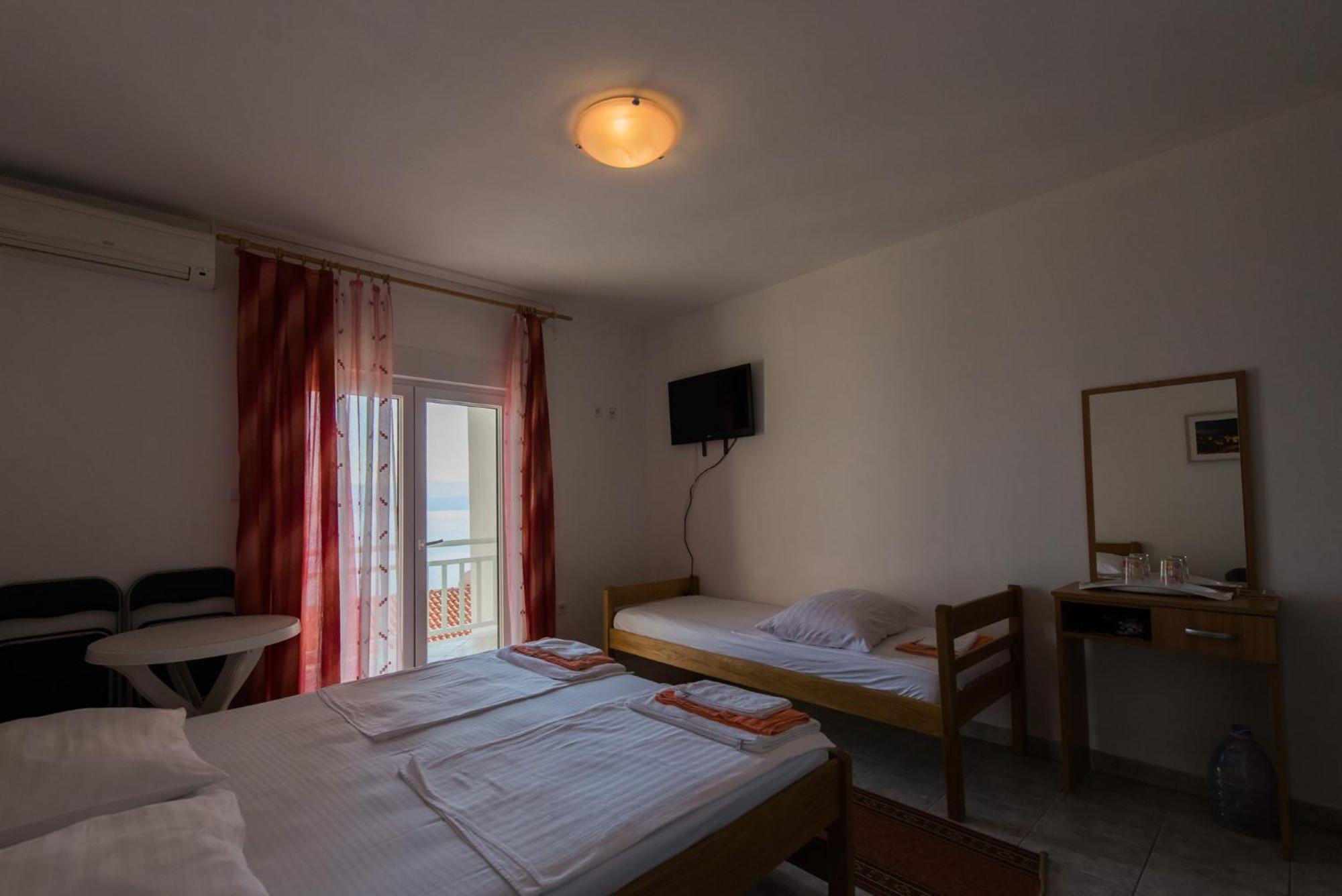 Bed And Breakfast Pero 3 Min Walk To The Beach Lokva Rogoznica Exterior foto
