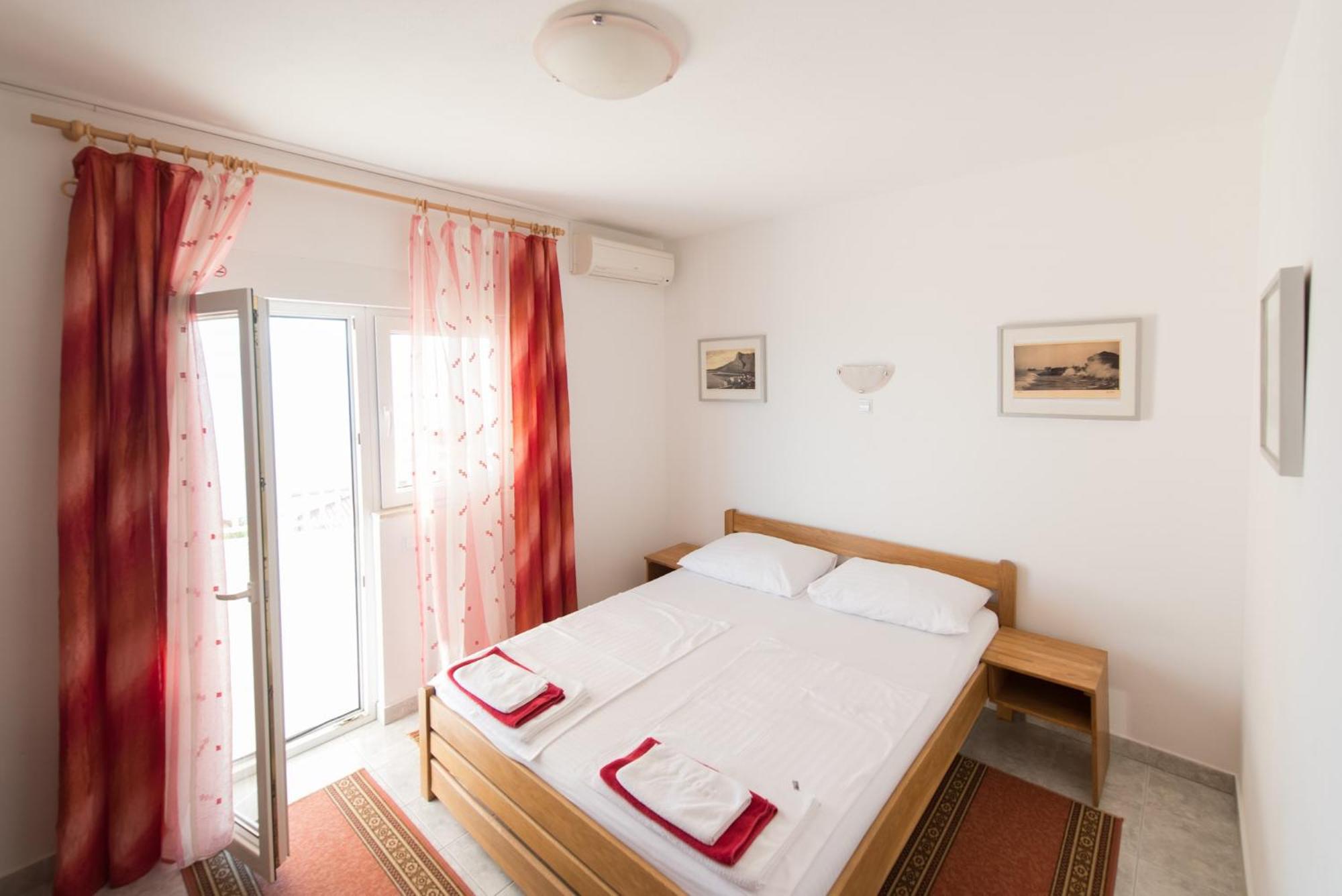 Bed And Breakfast Pero 3 Min Walk To The Beach Lokva Rogoznica Exterior foto